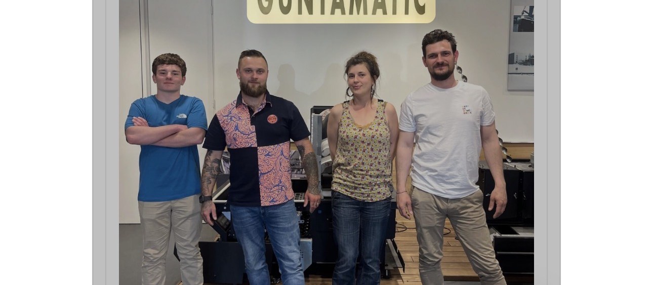 Mathis, Martin, Noëmie et Simon, à la signature du partenariat Guntamatic